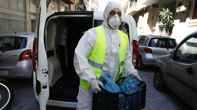 Διανομή τροφίμων για το Πάσχα στον Δήμο Γλυφάδας